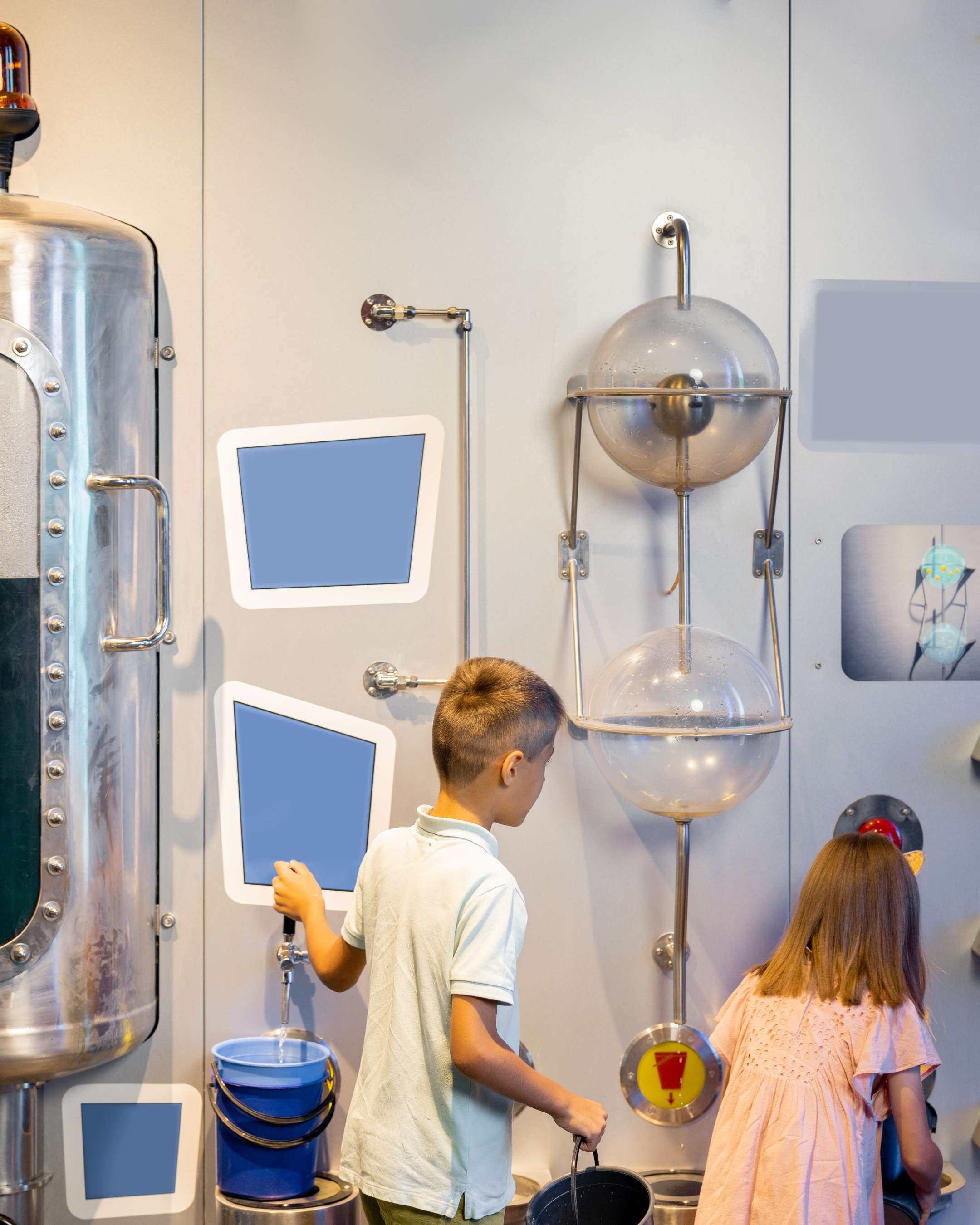 children at a science museum